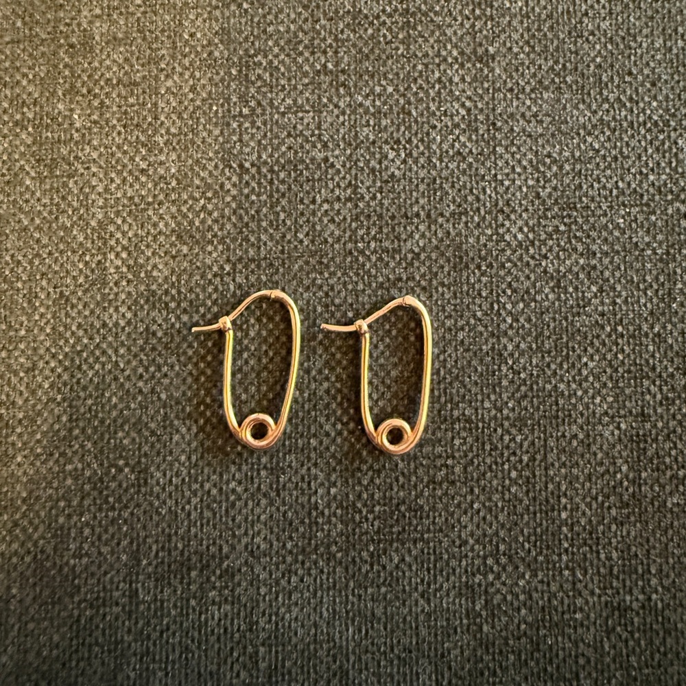 Solid 14k Gold Mejuri Safety Pin Earrings